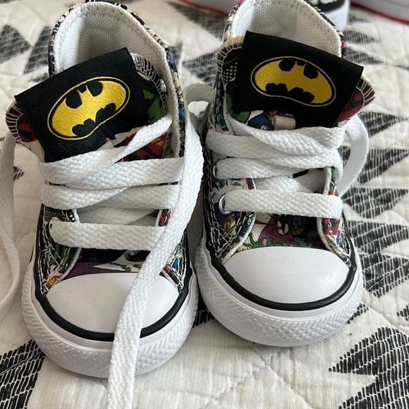 Rare!! Batman converse - toddler size 2 - Picture 1 of 2